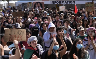 La policía se enfrenta a estudiantes en Texas y California mientras crece la ola de protestas universitarias contra la guerra de Gaza