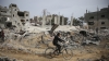 Edificio residencial en ruinas tras un ataque aéreo israelí en la ciudad de Rafa, el 29 de marzo de 2024.