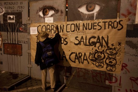 Acampan en el Senado en contra de la reforma energética.  Foto: Germán Canseco