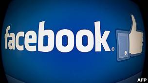 Según Facebook, cada día se generan 4.500 millones de Según Facebook, cada día se generan 4.500 millones de