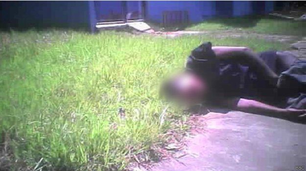 Los pacientes son sedados al punto que pueden dormir en el patio bajo un ardiente sol. Los pacientes son sedados al punto que pueden dormir en el patio bajo un ardiente sol.