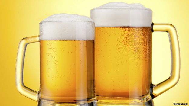 Alemania es un país más conocido por sus cervezas que por sus hamburguesas. Alemania es un país más conocido por sus cervezas que por sus hamburguesas.