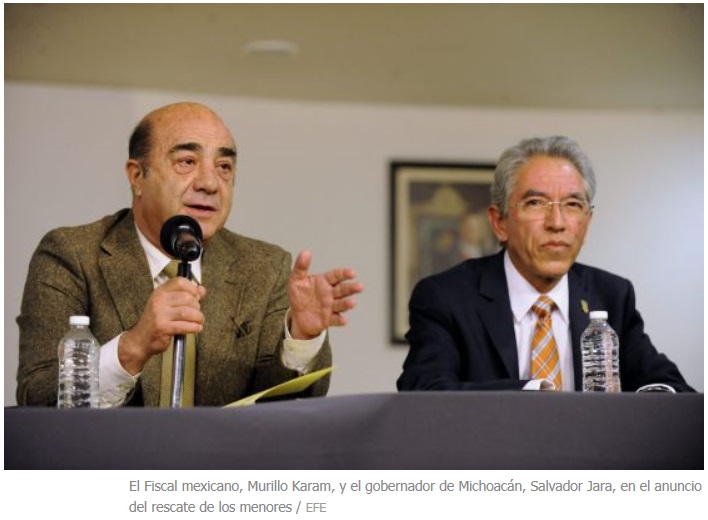 El Fiscal mexicano, Murillo Karam, y el gobernador de Michoacán, Salvador Jara, en el anuncio del rescate de los menores / EFE