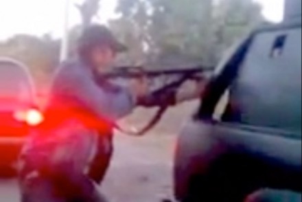 Uno de los supuestos sicarios en Tamaulipas.  Foto: Tomada de YouTube