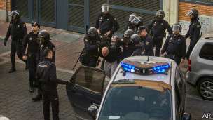 La policía participó en la expulsión de Martínez. La policía participó en la expulsión de Martínez.