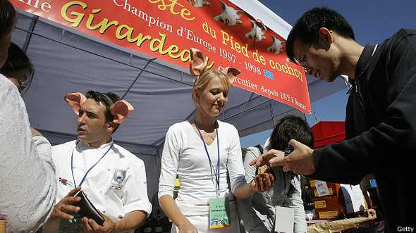 Hay empresas que se dedican a entrenar a los demostradores idóneos para toda clase de productos. Hay empresas que se dedican a entrenar a los demostradores idóneos para toda clase de productos.