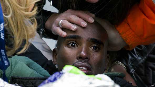 El doble campeón olímpico de 5.000 y 10.000 metros, el británico Mo Farah, tuvo que ser atendido tras correr la media maratón de Nueva York. 