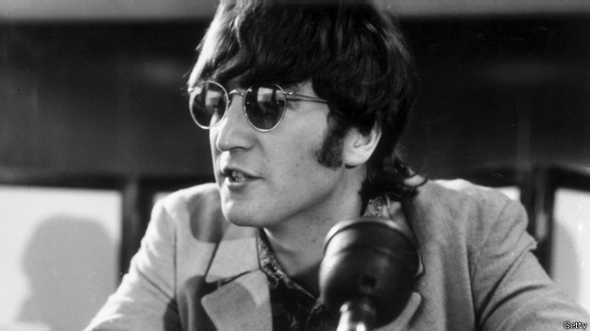 "Casi quería que toda la canción sonase al revés", dijo una vez Lennon, tras haber escuchado un trozo de canción en la dirección contraria.