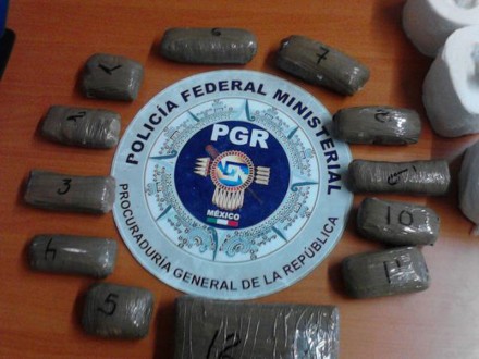Los paquetes de droga decomisada en Tenosique, Tabasco. Foto: PGR