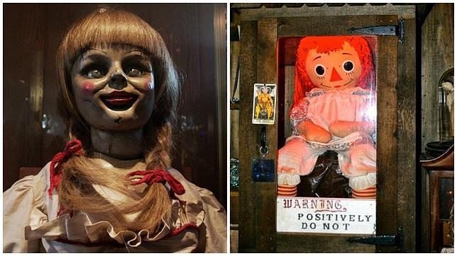La Annabelle de la película (izda) y la real, en el museo Warren (dcha)