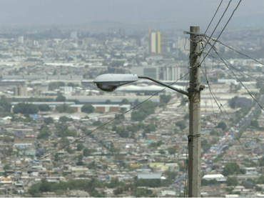 En los municipios de la Zona Metropolitana de Guadalajara existe un déficit de luminarias en óptimas condiciones. EL INFORMADOR ARCHIVO