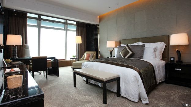 En Hong Kong se alojaría en el Ritz-Carlton, dice. En Hong Kong se alojaría en el Ritz-Carlton, dice.
