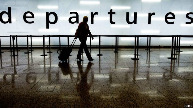 Vive en aeropuertos, en aviones y hoteles. Vive en aeropuertos, en aviones y hoteles.