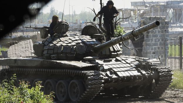 La aparición de grupos insurgentes prorrusos en el este de Ucrania fue uno de los elementos que alejaron a Kiev de Moscú. La aparición de grupos insurgentes prorrusos en el este de Ucrania fue uno de los elementos que alejaron a Kiev de Moscú.