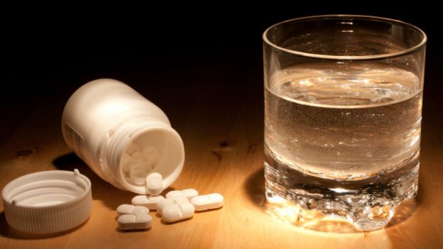 Adams y su equipo probaron cientos de compuestos químicos antes de dar con el ibuprofeno. Adams y su equipo probaron cientos de compuestos químicos antes de dar con el ibuprofeno.