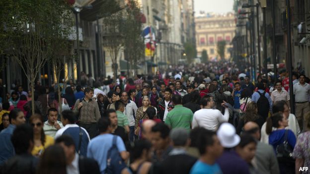 Más del 80% de los mexicanos consumen agua embotellada. Más del 80% de los mexicanos consumen agua embotellada.