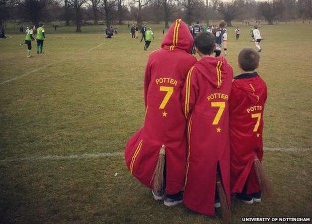 Si bien la mayoría de los participantes se inician en el juego por su afición a Harry Potter, cada vez hay más gente que se interesa por el aspecto deportivo. Si bien la mayoría de los participantes se inician en el juego por su afición a Harry Potter, cada vez hay más gente que se interesa por el aspecto deportivo.