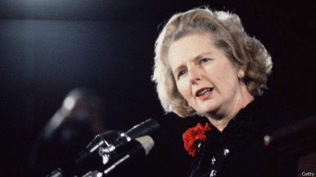 Margaret Thatcher tuvo que tomar clases para mejorar su manejo de la voz. Margaret Thatcher tuvo que tomar clases para mejorar su manejo de la voz.
