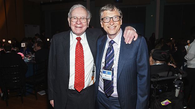 Warren Buffett y Bill Gates, dos de los hombres más ricos del mundo que tiene una concepción de la filantropía diferente a la de Slim. Warren Buffett y Bill Gates, dos de los hombres más ricos del mundo que tiene una concepción de la filantropía diferente a la de Slim.