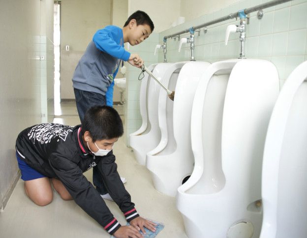 Para los extranjeros el sistema japonés parecería rígido pero todo lo que tenga que ver con la educación es tomado muy serio en ese país asiático. Para los extranjeros el sistema japonés parecería rígido pero todo lo que tenga que ver con la educación es tomado muy serio en ese país asiático.