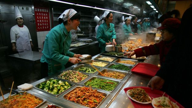 El glutamato monosódico, muy común en la comida china, es una combinación del extracto de un alga y sal. El glutamato monosódico, muy común en la comida china, es una combinación del extracto de un alga y sal.
