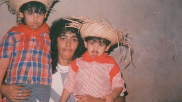 Junto a sus dos hijos, en los tiempos en que estaba vinculada al narco: Junto a sus dos hijos, en los tiempos en que estaba vinculada al narco: