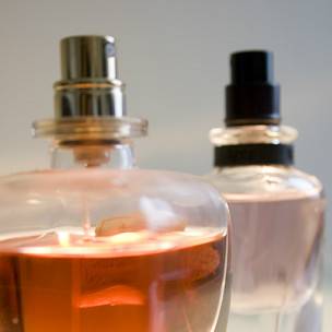 Su uso más extendido es la industria del perfume. Su uso más extendido es la industria del perfume.