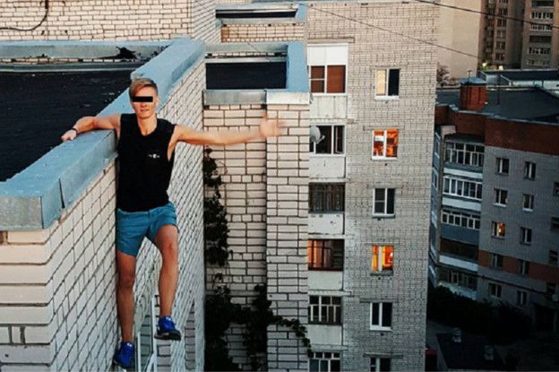 Hace unos día murió un joven ruso al tratar de fotografiarse desde las alturas de un edificio. Hace unos día murió un joven ruso al tratar de fotografiarse desde las alturas de un edificio.