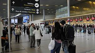 Tres alianzas de aerolíneas tienen hoy una fuerte presencia en el mercado internacional. Tres alianzas de aerolíneas tienen hoy una fuerte presencia en el mercado internacional.