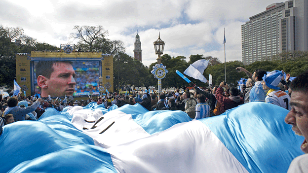 La popularidad mundial de argentinos como el Papa, Messi, Maradona o la reina Máxima de Holanda no ha hecho mucho para desinflar el ego argentino.