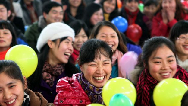 Por primera vez en la historia china los habitantes urbanos superan en número a los rurales. Por primera vez en la historia china los habitantes urbanos superan en número a los rurales.