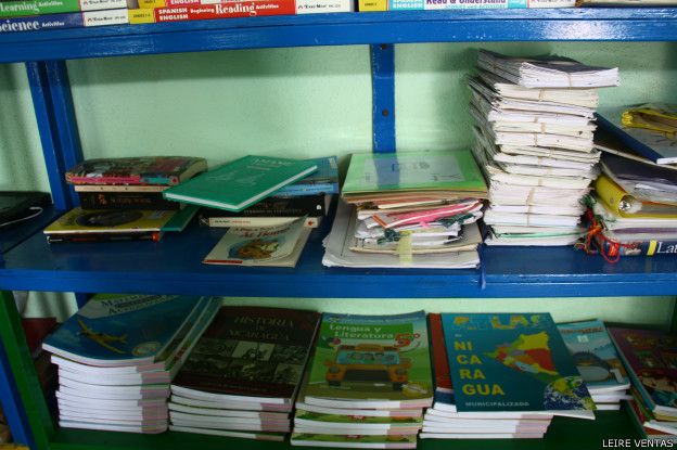 Los vecinos dan mantenimiento al centro que Semillas de Aprendizaje construyó en El Timal para frenar la deserción escolar. Los vecinos dan mantenimiento al centro que Semillas de Aprendizaje construyó en El Timal para frenar la deserción escolar.