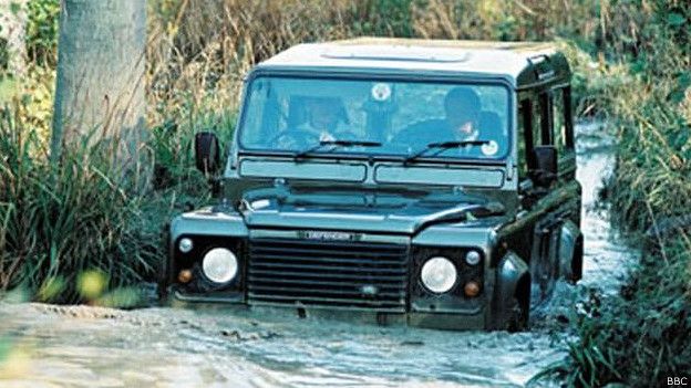 El vehículo clásico de Jaguar Land Rover es uno de los todoterrenos más reconocidos. El vehículo clásico de Jaguar Land Rover es uno de los todoterrenos más reconocidos.