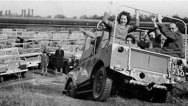 Los Land Rover Serie 1 eran fabricados con una aleación de aluminio y magnesio desarrollada para la producción de aviones. Los Land Rover Serie 1 eran fabricados con una aleación de aluminio y magnesio desarrollada para la producción de aviones.