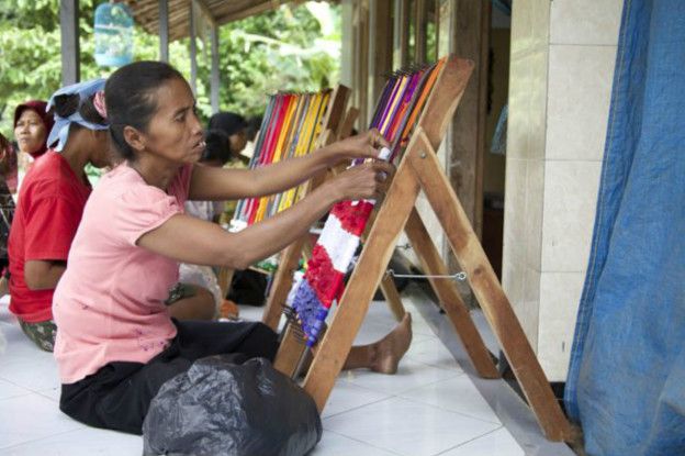 Actualmente existen varios programas financiados por el gobierno y la empresa privada para ayudar a las familias a valerse por sí mismas. Actualmente existen varios programas financiados por el gobierno y la empresa privada para ayudar a las familias a valerse por sí mismas.