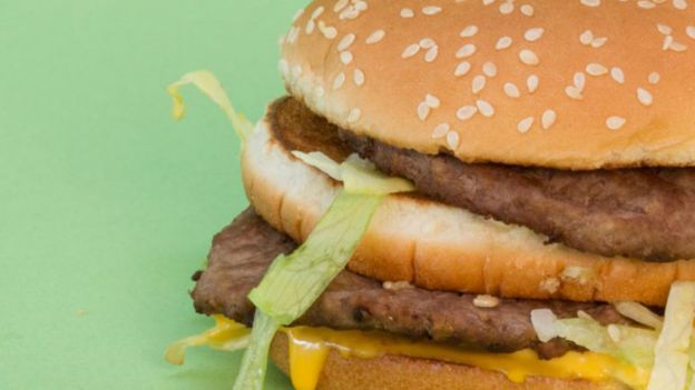 La carne molida tiene riesgo de contaminación de bacterias como la E. coli. La carne molida tiene riesgo de contaminación de bacterias como la E. coli.
