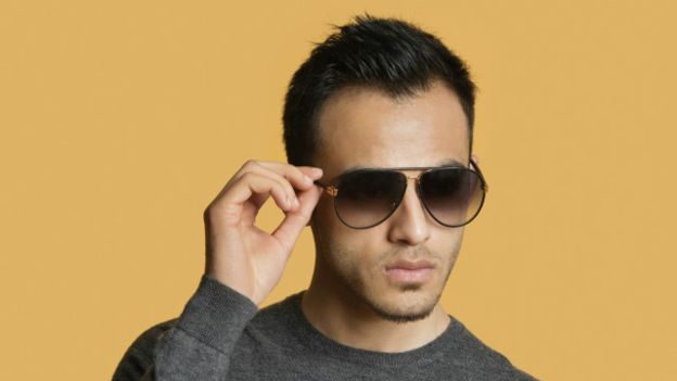 Luxottica domina una gran parte del mercado de las gafas de lujo. Luxottica domina una gran parte del mercado de las gafas de lujo.