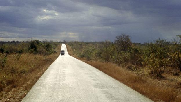 Le dejaron en una carretera de Buyumbura para que regresara Le dejaron en una carretera de Buyumbura para que regresara