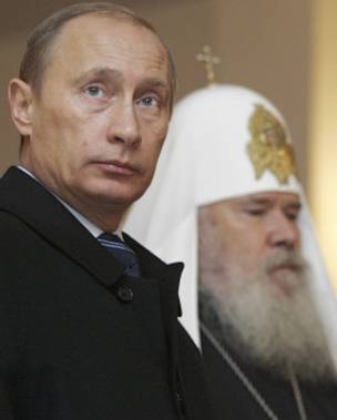 El patriarca Kiril mantiene una relación estrecha con el presidente de Rusia, Vladimir Putin. El patriarca Kiril mantiene una relación estrecha con el presidente de Rusia, Vladimir Putin.