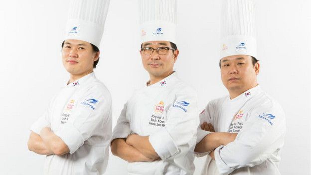 Cada vez más hombres surcoreanos participan en cursos de cocina y concursos. Cada vez más hombres surcoreanos participan en cursos de cocina y concursos.