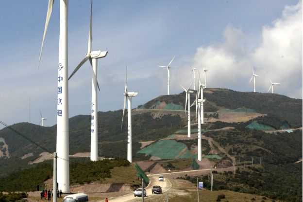 La energía eólica constituye el 8% de la energía del país. La energía eólica constituye el 8% de la energía del país.