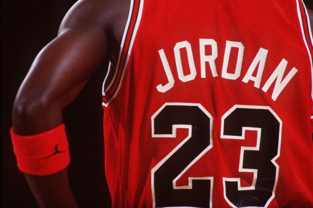El número 23 de Jordan con los Chicago Bulls, una de las imágenes más reconocidas del deporte. El número 23 de Jordan con los Chicago Bulls, una de las imágenes más reconocidas del deporte.