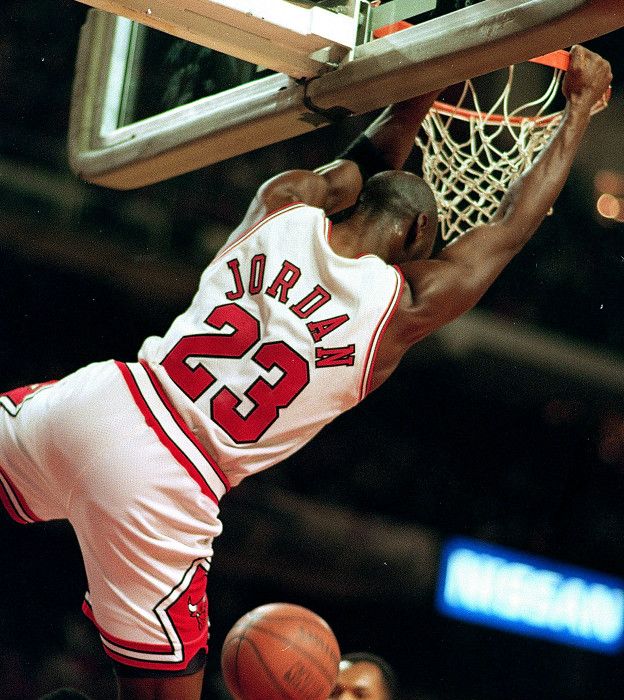 Jordan fue campeón de la NBA seis veces y fue elegido en cinco ocasiones como el jugador más valioso. Jordan fue campeón de la NBA seis veces y fue elegido en cinco ocasiones como el jugador más valioso.