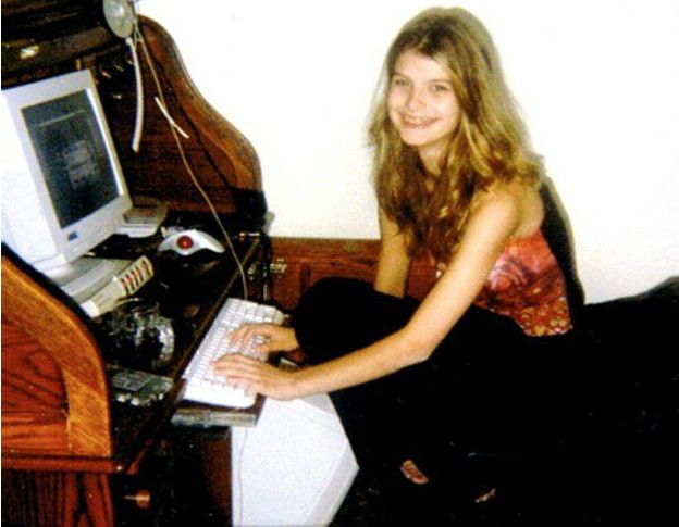 En aquellos años no se educaba a los niños sobre los peligros de Internet. En aquellos años no se educaba a los niños sobre los peligros de Internet.