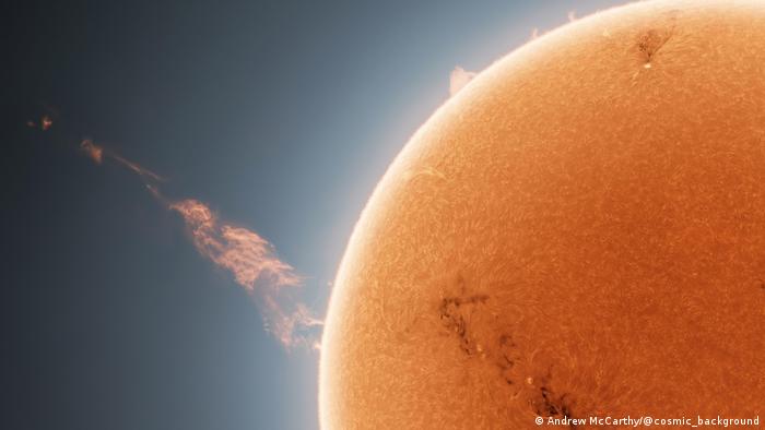 Primer plano de la CME saliendo disparada al espacio. 