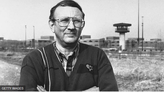 El padre de Dahmer, Lionel, trabajaba como químico. El padre de Dahmer, Lionel, trabajaba como químico.