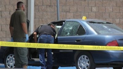 El cuerpo del periodista, de 73 años, quedó en el interior del automóvil y su esposa resultó ilesa.