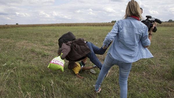 El refugiado sirio que fue golpeado por una camarógrafa fue despedido de su trabajo por no hablar español