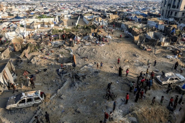 Tiendas de campaña que albergan a palestinos desplazados por los ataques israelíes en el noroeste de Khan Yunis, en el sur de la Franja de Gaza, el 28 de julio de 2025