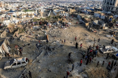 Tiendas de campaña que albergan a palestinos desplazados por los ataques israelíes en el noroeste de Khan Yunis, en el sur de la Franja de Gaza, el 28 de julio de 2025